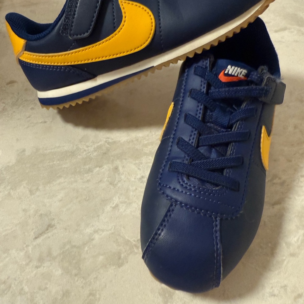 Nike Kids Navy and Gold Sneakers